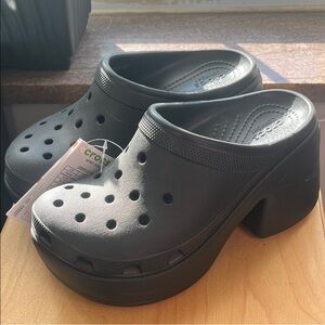 CROCS Women's Black Platform Clogs NWOT